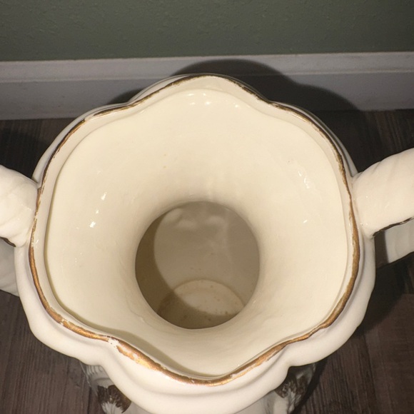 Vintage Porcelain White Raised Flowers Double Handle Cherub Vase 10.25" Angels - Picture 10 of 10